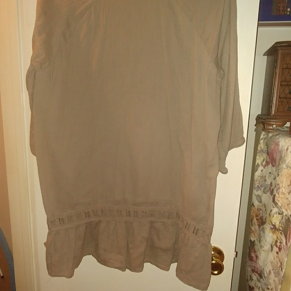 Tunic with ruffled bottom - Picture 2 of 3